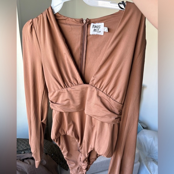 Deep cut bodysuit - Picture 2 of 4